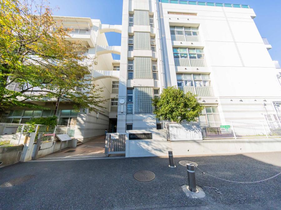 横浜市立西寺尾第二小学校　約1100ｍ
