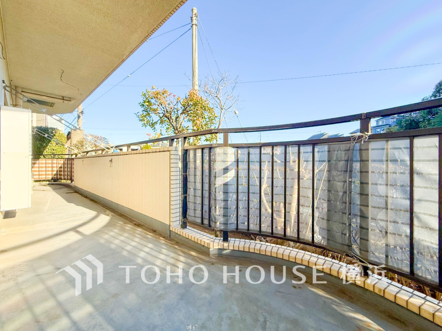 広いバルコニーは、暮らしの中での光と風を演出してくれています。見事なまでの開放的な空間をお楽しみください。