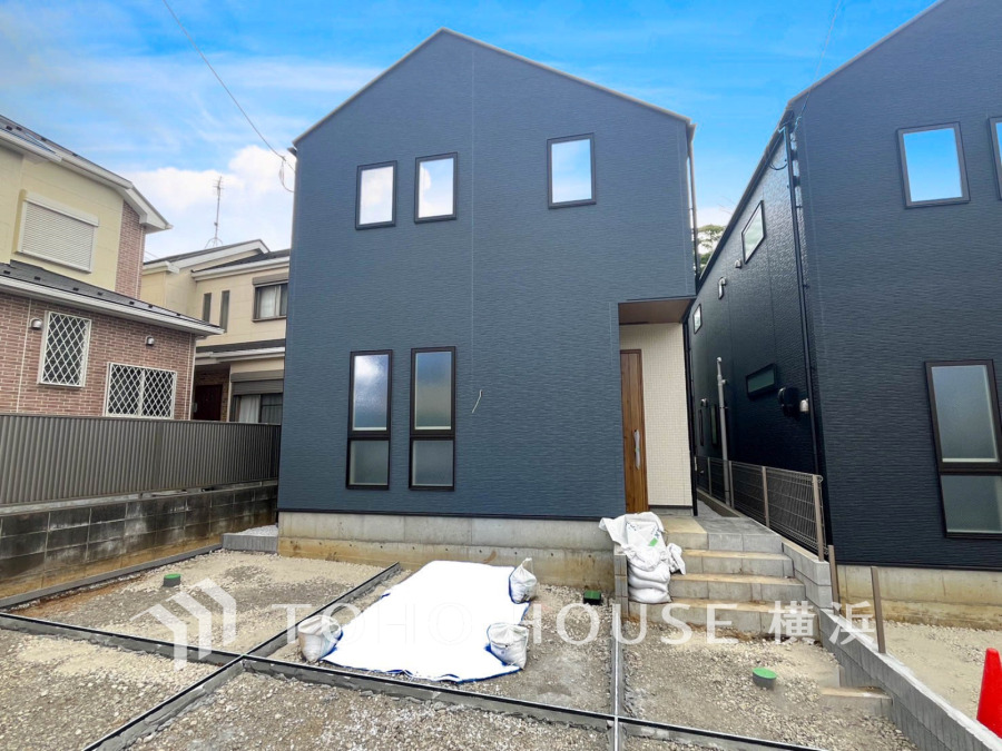 爽やかな青空の下に贅沢なほどに降り注ぐ陽光、豊かな居住性と、クオリティが見事に調和した住空間は、住まうことの喜びを感じさせてくれます。