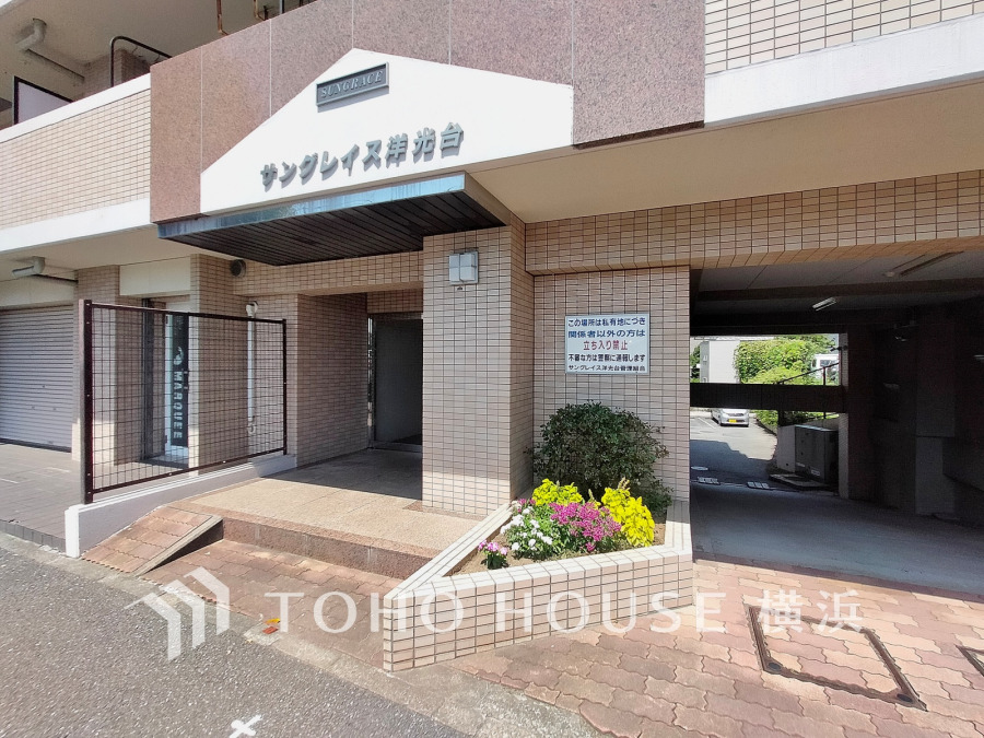 街に溶け合う美しい景観を生み出しているにも関わらず、採光や風通しを考えて設計された間取り。外観だけでなく、そこに住まうご家族の心地よさが最優先されますように。 