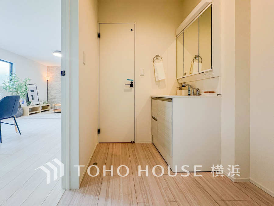 使いやすい機能が備えられた清潔感溢れる洗面空間。
