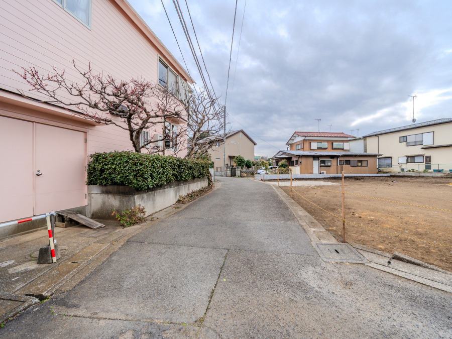 接道状況：北側幅員約2.5ｍ 公道、東側幅員約4.5ｍ 公道