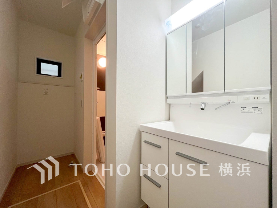 一日の始まりと終わりを心地よく演出してくれる、多彩な機能が備えられたパウダールーム。心地よいリフレッシュ空間です。