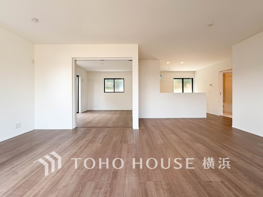 たくさんの想いが美しいカタチに彩られた時、そこにはひと時のくつろぎが生まれ、ゆっくりと愛着が育まれていきます。