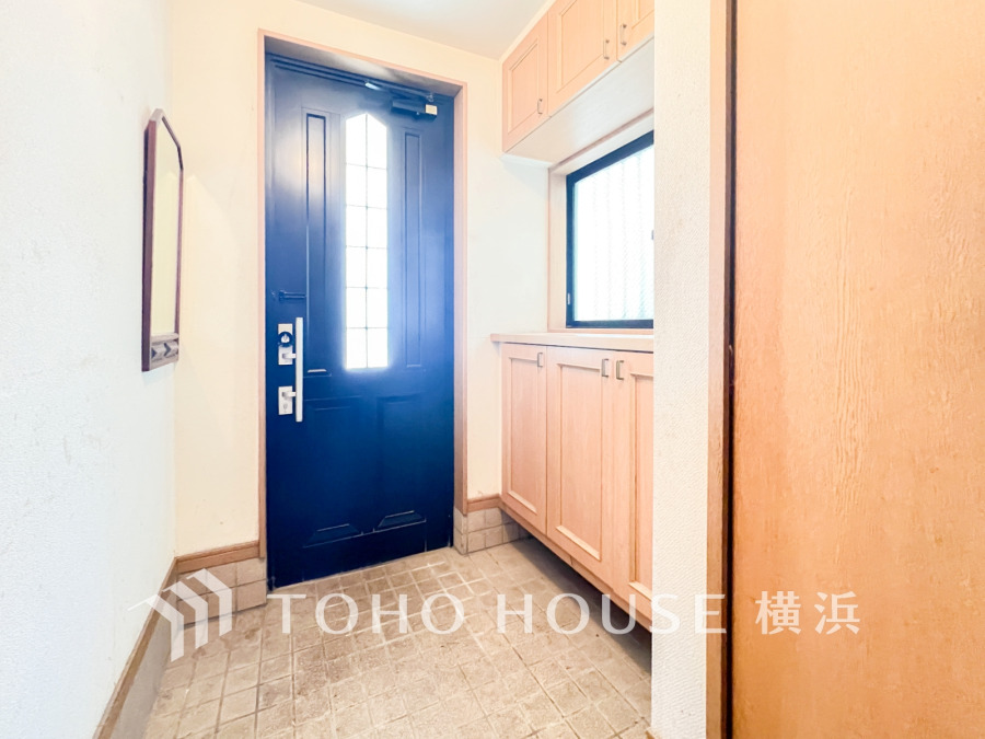 居住者の帰り、訪れる方を優しく迎え、やすらぎに満ちた生活空間を予感させる。健やかな暮らしを楽しめそう。