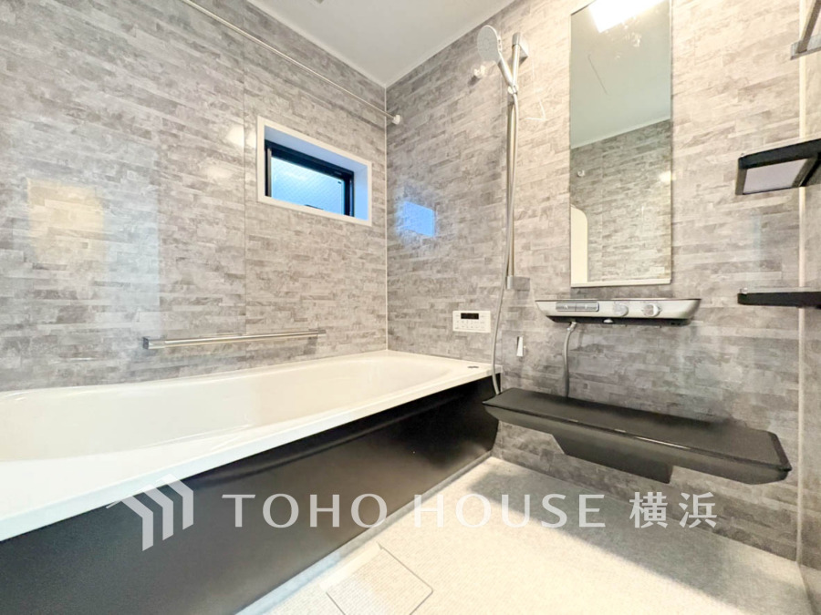 1日の疲れを取り心身を癒すことができる住まいの中のリラクゼーション空間、バスルーム。心からゆったりと寛いでいただけるよう、ゆとりのスペースを確保してます。