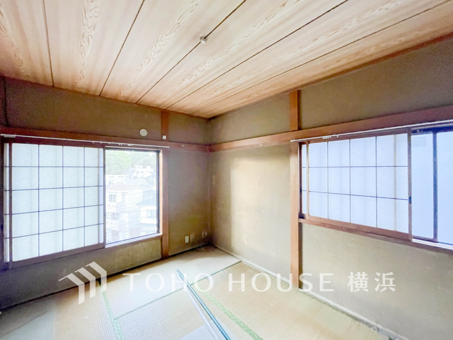 和室は有るだけでも落ち着く空間ですが、 「家族団らん」 「来客時の客間」「赤ちゃんのお昼寝」等々多目的なスペースとして活用出来る便利な空間です。