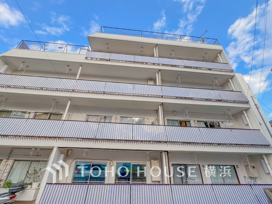 時代が流れても変わらぬ価値、長年の積み重ねがあるからこそのやすらぎを感じる佇まい。どこかノスタルジックでありながら、未来へも続くあたたかな景観は、落ち着きと安心感を感じられることでしょう。