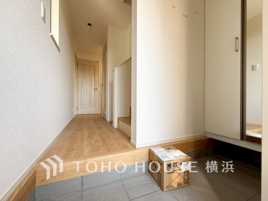 居住者の帰り、訪れる方を優しく迎え、やすらぎに満ちた生活空間を予感させる。健やかな暮らしを楽しめそう。