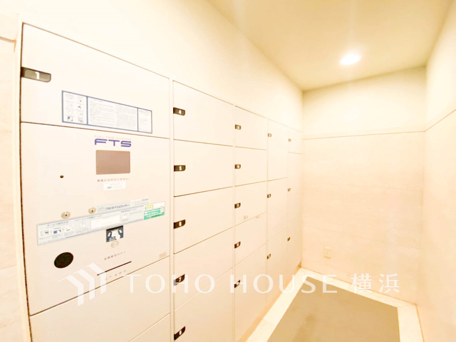 留守でも荷物が受け取れるため、共働きで昼間の宅配物の受け取りが困難な世帯や、インターネットショッピング等の通信販売をよく利用する人にニーズが高まっている。再配達依頼する必要がないので再配達を待つ必要がなく時間を有効に使えます。
