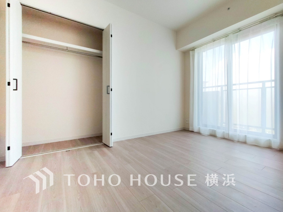 過ぎ行く時間をゆったりと感じることができる落ちついたプライベートルーム。リビングで楽しく過ごした後はゆっくり寛ぎの時間を満喫できます。静かな環境でリラックスタイムを愉しんで。