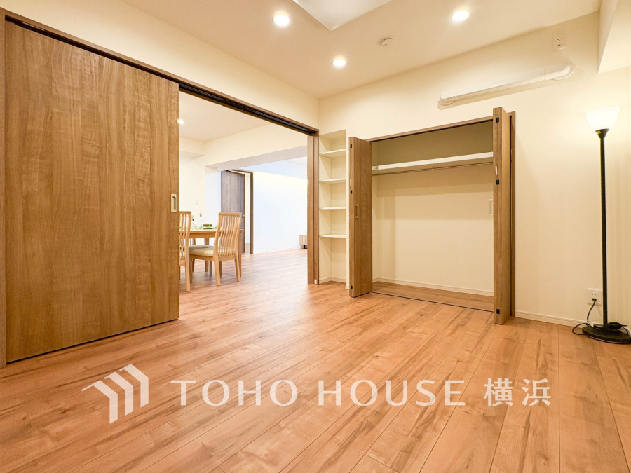 全ての居室に収納を設置。普段使いの衣類をしまっておけます。お部屋にあまり収納家具を置く必要が無くなり、ゆったりとした住空間が実現可能です。