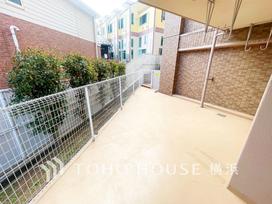 陽当りの良いバルコニーはゆとりある寛ぎの空間です。