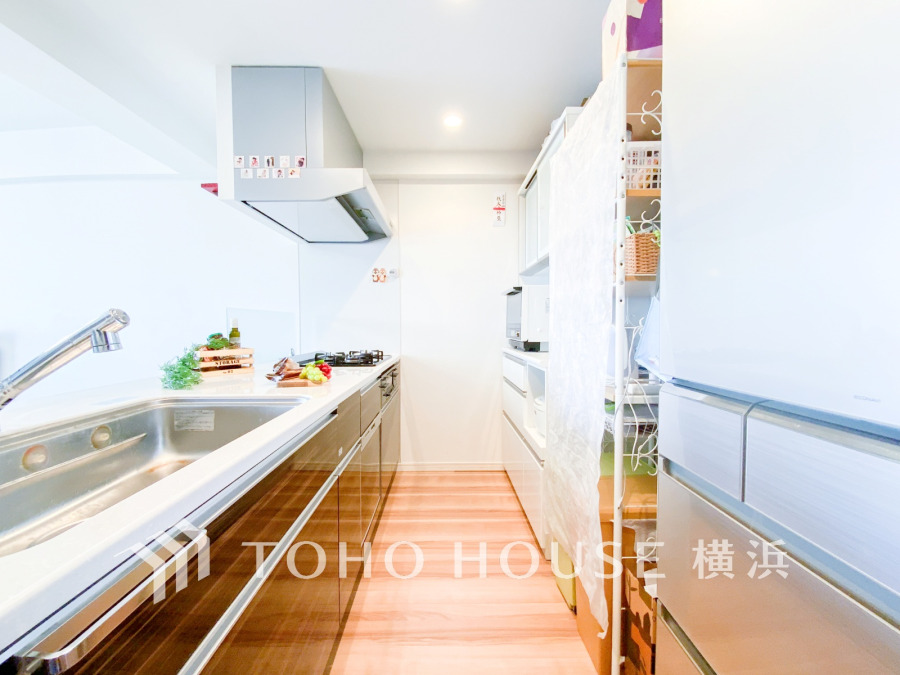 長い時間滞在するキッチンだからこそ、食事の準備を楽しい時間に、忙しい時でもスムーズに無駄なく作業できる、お手入れも簡単にできるなど、毎日を楽しくするキッチンスペースに仕上げました。（2026年3月撮影）