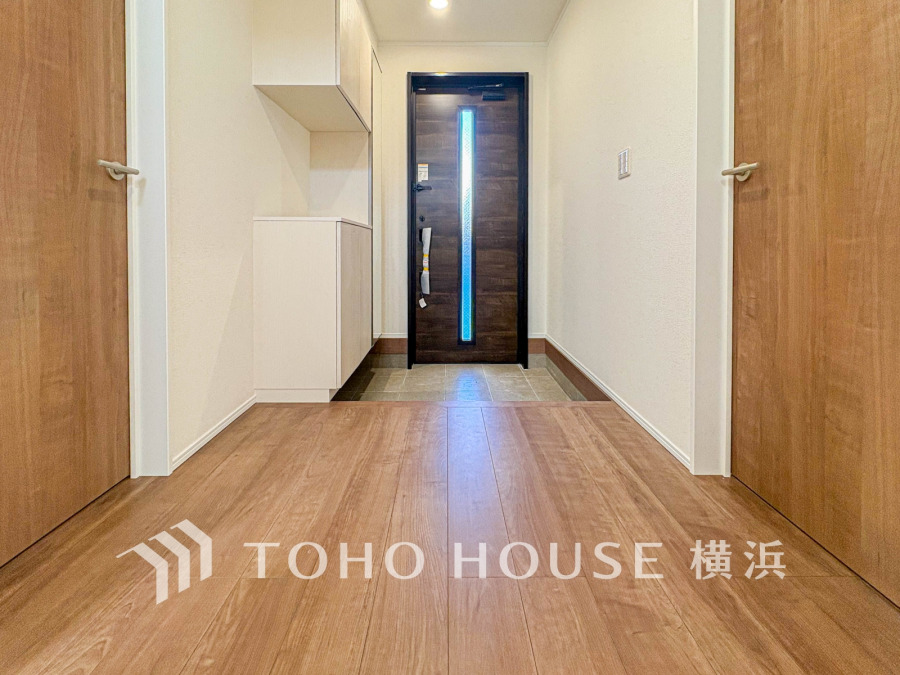 居住者の帰り、訪れる方を優しく迎え、やすらぎに満ちた生活空間を予感させる。健やかな暮らしを楽しめそう。