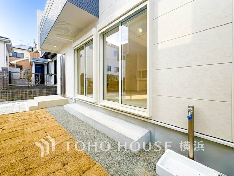 たっぷり降り注ぐ日差しの下バーベキューを楽しんだり、大切な家族やペットと楽しく安らぐ休日を過ごせそうですね。