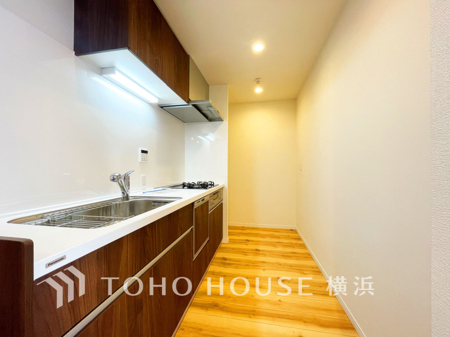 プライベートスペースを彩るインテリアとしての美と、快適な日常を支える機能性と強さがひとつになったキッチンです。開放的でゆとりある空間で、是非自慢の腕を振るって下さい☆