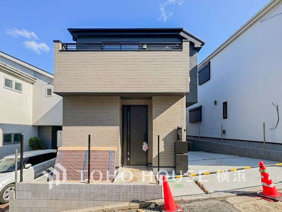 穏やかな風と陽光を導き、プライバシーに配慮された設計プランを採用し、居住性を一段と心地よいものにしています。周辺環境とのコラボレーションにより明るく開放的な空間を演出。