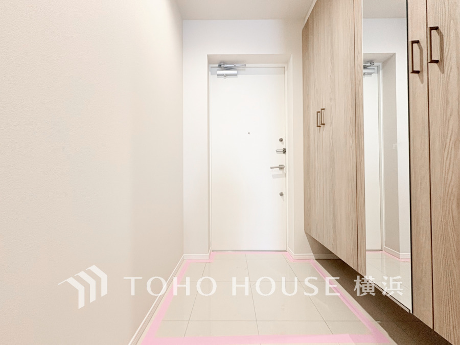 居住者の帰り、訪れる方を優しく迎え、やすらぎに満ちた生活空間を予感させる。健やかな暮らしを楽しめそう。