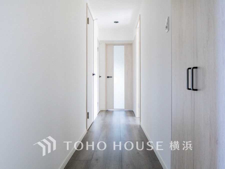 居住者の帰り、訪れる方を優しく迎える・安らぎに満ちた生活空間を予感させる。健やかな暮らしを楽しめそう。