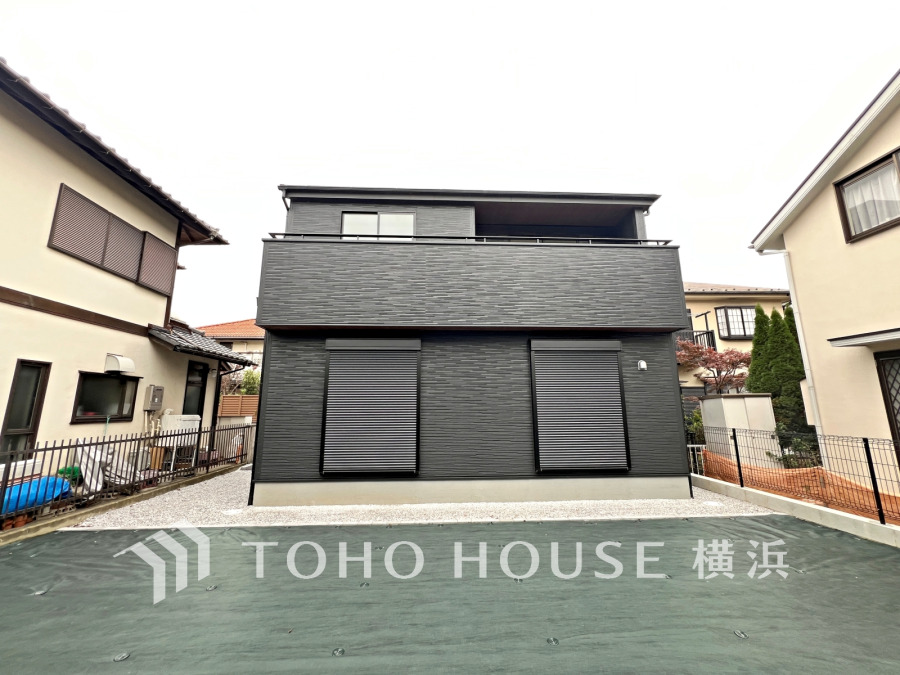 穏やかな風と陽光を導き、プライバシーに配慮された設計プランを採用し、居住性を一段と心地よいものにしています。周辺環境とのコラボレーションにより明るく開放的な空間を演出。