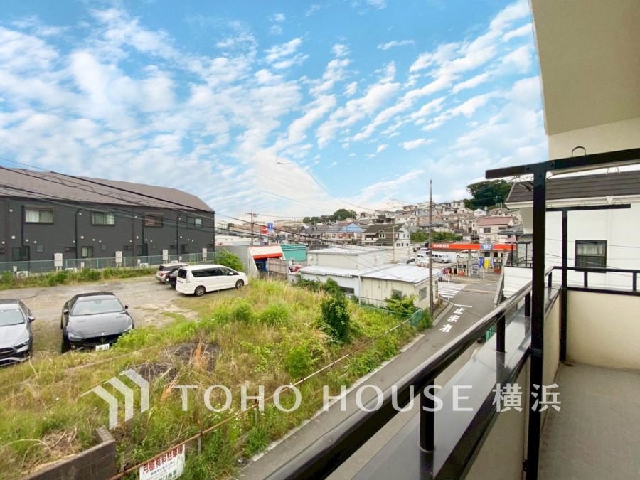 開放感があり、遮るものもなく気持ちのいい景色が広がります。お部屋にも爽やかな風と暖かく柔らかな日差しが差し込み、毎日の暮らしを豊かに彩ります。