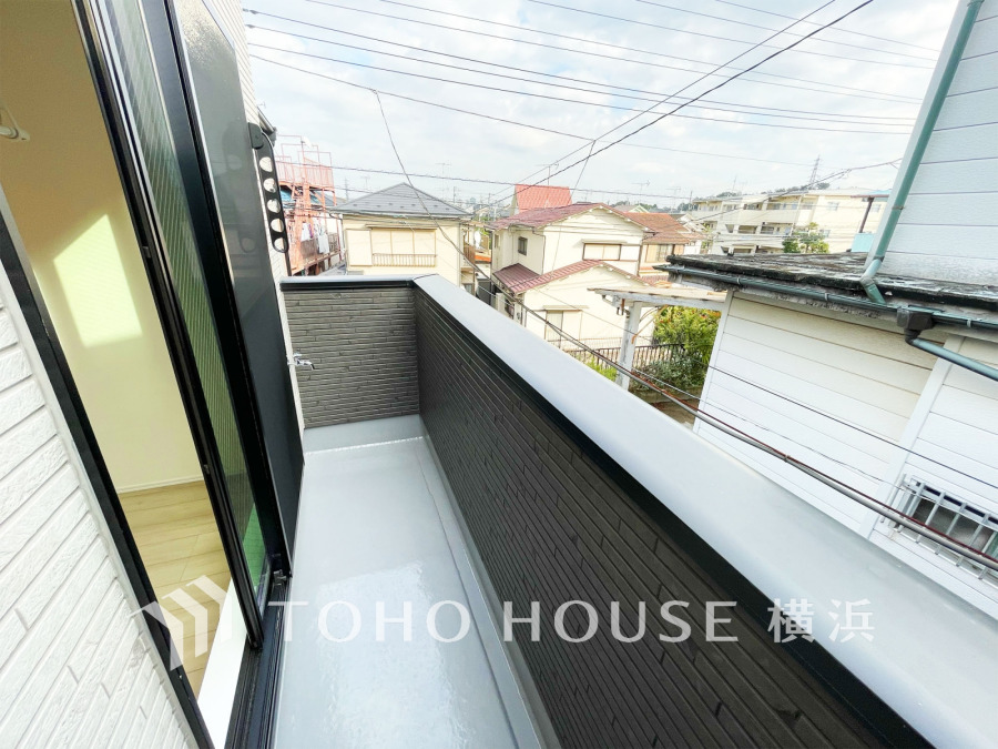 気持ちのいい空が見渡せるバルコニー。爽やかな風を感じて、心躍る素敵な暮らしがはじまります。
