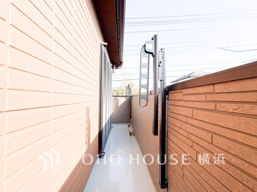 気持ちのいい空が見渡せるバルコニー。爽やかな風を感じて、心躍る素敵な暮らしがはじまります。
