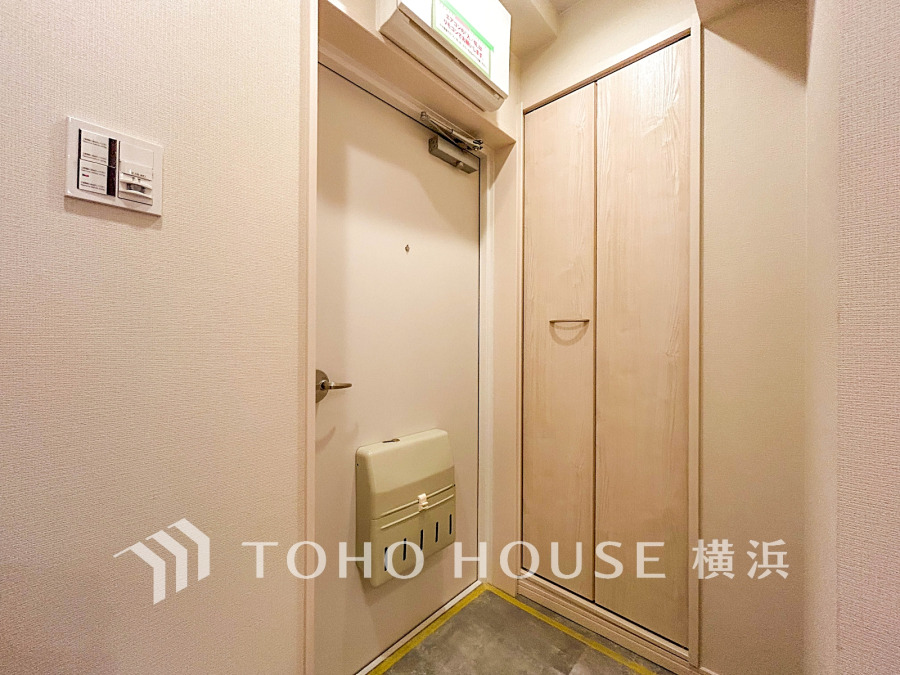 トールサイズのシューズボックスを設置した玄関スペース。

