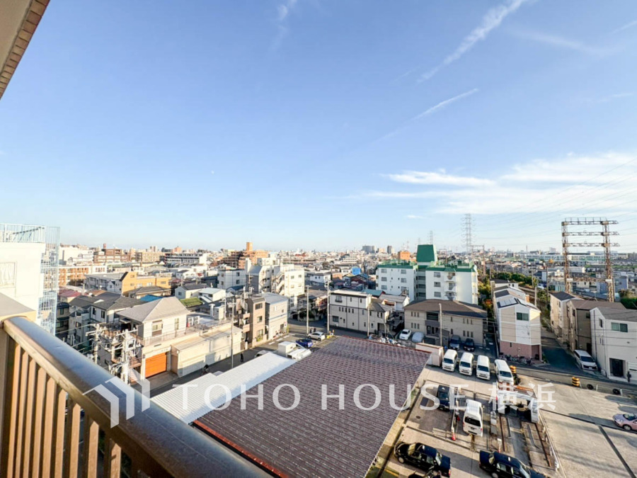 陽当たり良好なバルコニーから広がる、開放感あふれる街並みの眺望が魅力の住まいです。