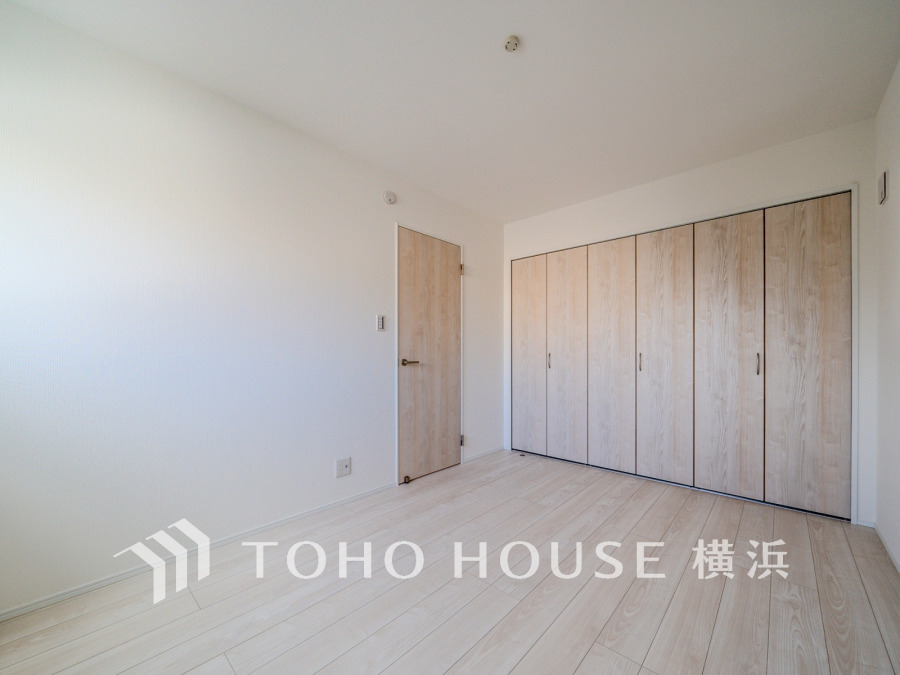 ゆとりと収納を確保した洋室。自分時間を充実させながら心豊かなひとときを過ごすための大切な空間です。
