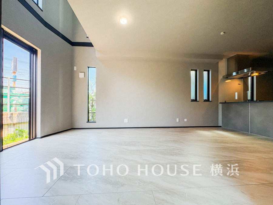 一日の中で多くの時間を過ごすことになる住まいだからこそ、いつも穏やかな空間であるように心掛けています。構成する建材などへの配慮が、住まう方の健康を守ります。