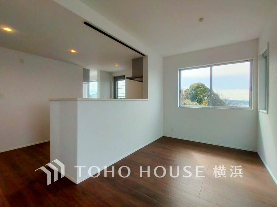 太陽の恵みを受けた明るい空間。吹きぬける風を感じながら爽やかで風通しの良い暮らしが叶います。
