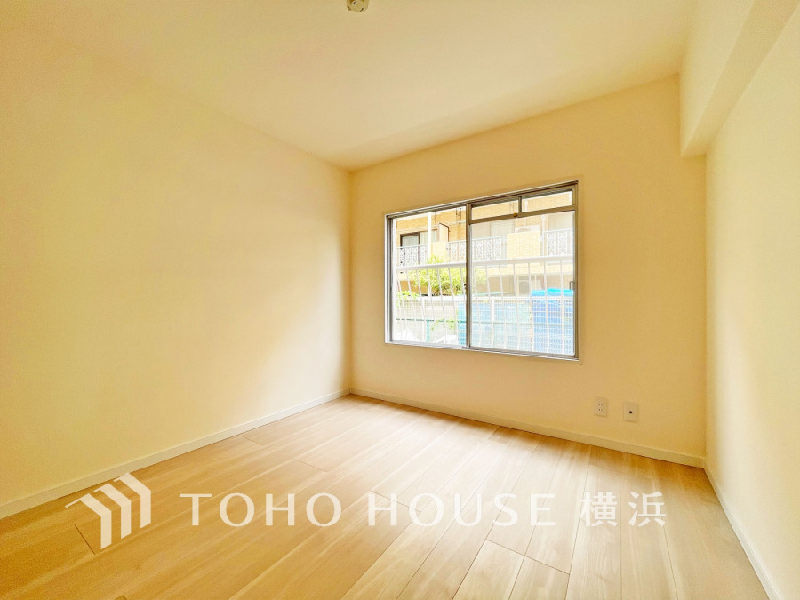 採光もアクセントの一つとして。プライベートルームにはやさしい光が射し込んでいて、この明るい好みの空間で読書をしたり、音楽を聞いたりと一人の時間も充実したものにできます。