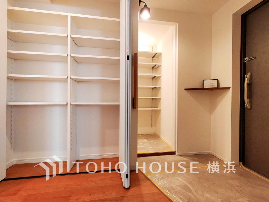 収納力の豊富なシューズインクローゼットを設置した玄関。玄関ホールもゆとりがあります。