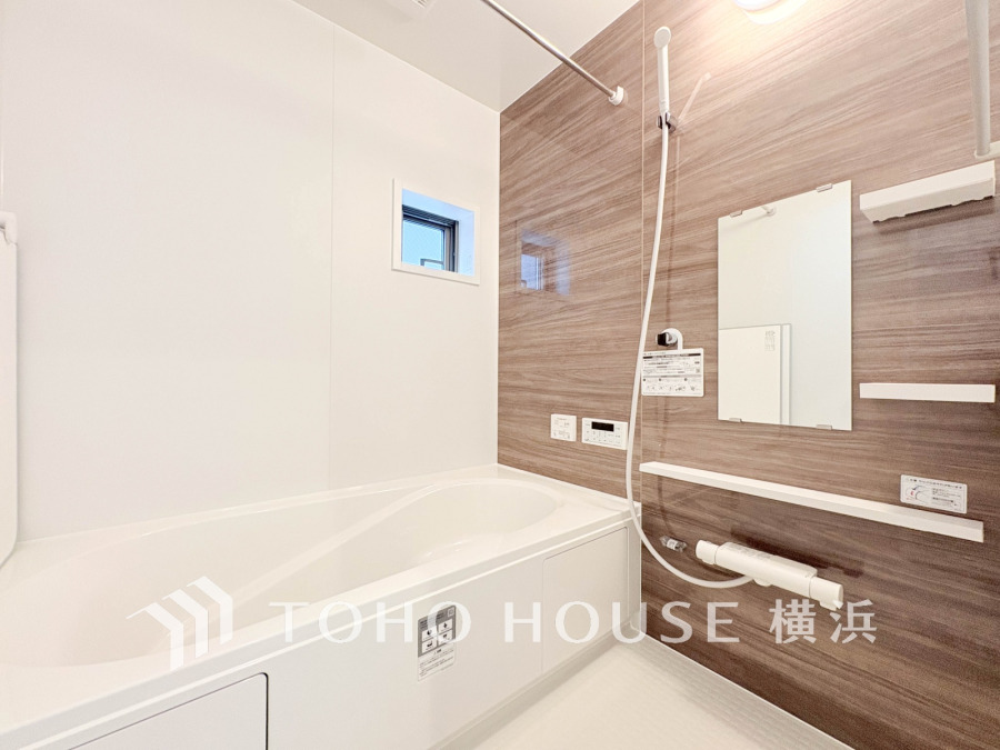 掃除のしやすさ・収納の便利さなど、おふろを使う人、お手入れする人、みんなにとっての「しあわせ性能」を追求したバスルームを採用いたしました。