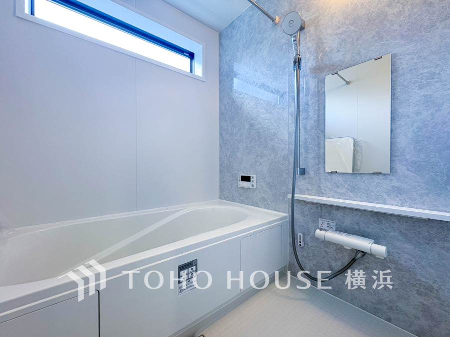 掃除のしやすさ・収納の便利さなど、おふろを使う人、お手入れする人、みんなにとっての「しあわせ性能」を追求したバスルームを採用いたしました。