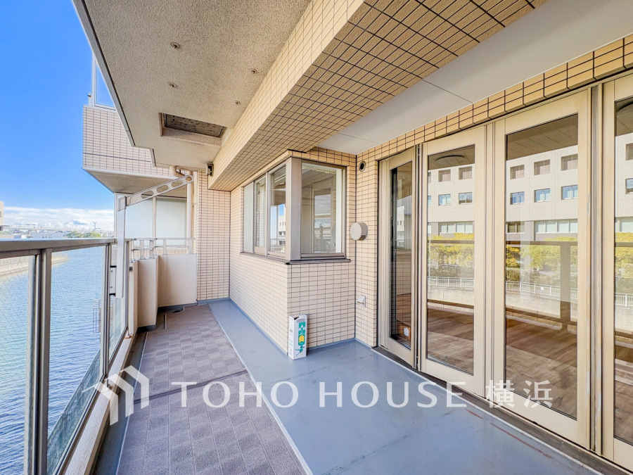 太陽に愛された邸は、陽当り・通風に優れた魅力的で快適さを追求した邸宅でした。ここに住むからこそ意味がある。