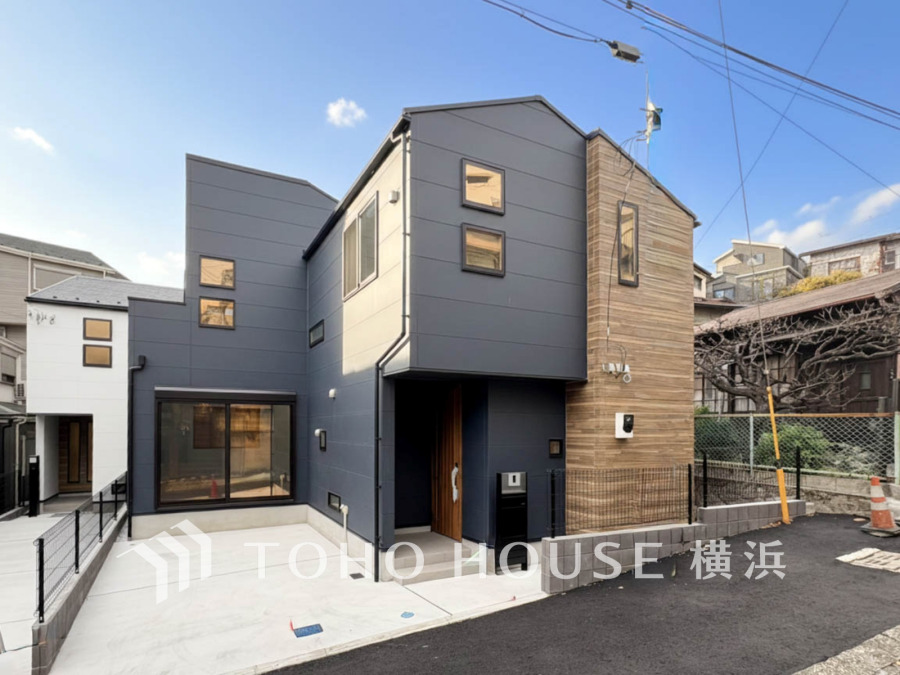 爽やかな青空の下に贅沢なほどに降り注ぐ陽光、豊かな居住性と、クオリティが見事に調和した住空間は、住まうことの喜びを感じさせてくれます。