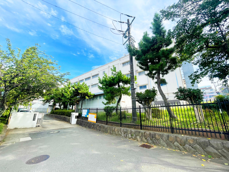 横浜市立坂本小学校まで　約650ｍ