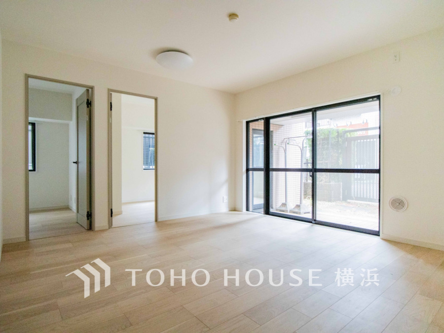 豊かな光が照らすこの場所は、たわいもない会話を楽しみ、ゆったりとした時間を過ごす場所。この場所から、家族の記憶が紡がれるでしょう。