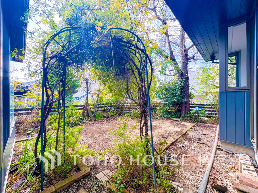 季節感や緑の潤い、土のあたたかさなどを感じたり、ゆったりした時間を楽しめるプライベートガーデン。