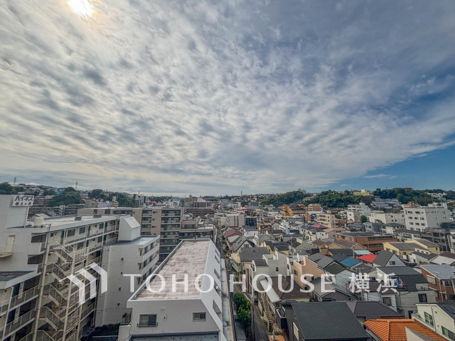 煌く風景を絵画のように。昼も夜も異なる美しさで魅せる景色は、日常に癒しと潤いを与えてくれることでしょう。