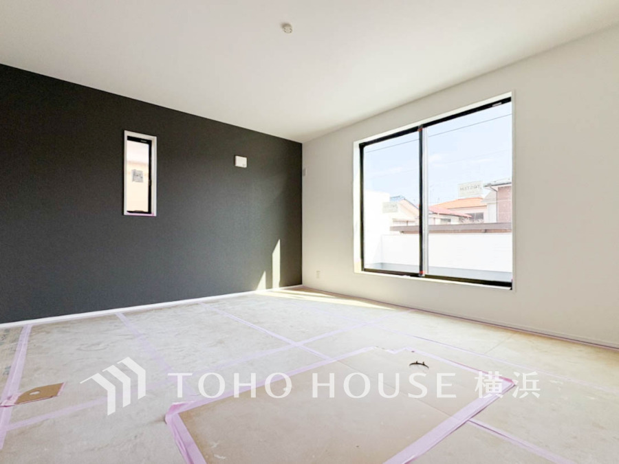 【2026年3月撮影】快適に過ごす条件は、一人ひとり違います。飾リ過ぎないシンプルな内装と偏り過ぎないデザインで統一しております。居住していく中でオーナー様だけの【マイホーム】に創り上げて下さい。