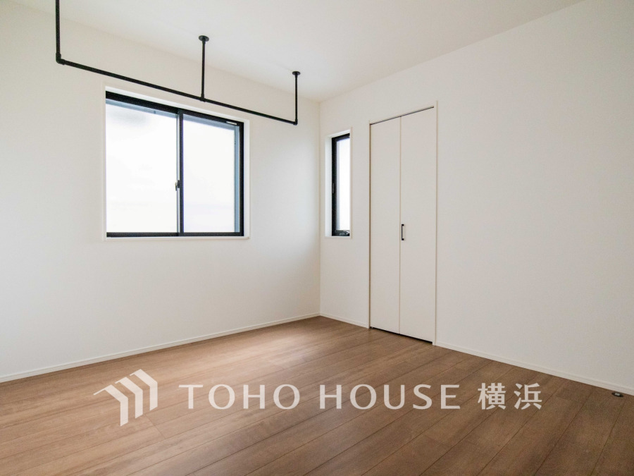 採光もアクセントの一つとして。プライベートルームにはやさしい光が射し込んでいて、この明るい好みの空間で読書をしたり、音楽を聞いたりと一人の時間も充実したものにできます。