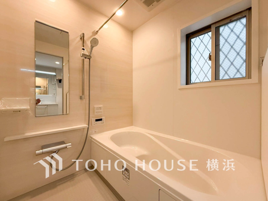 1日の疲れを取り心身を癒すことができる住まいの中のリラクゼーション空間、バスルーム。心からゆったりと寛いでいただけるよう、柔らかな色合いで仕上げています。