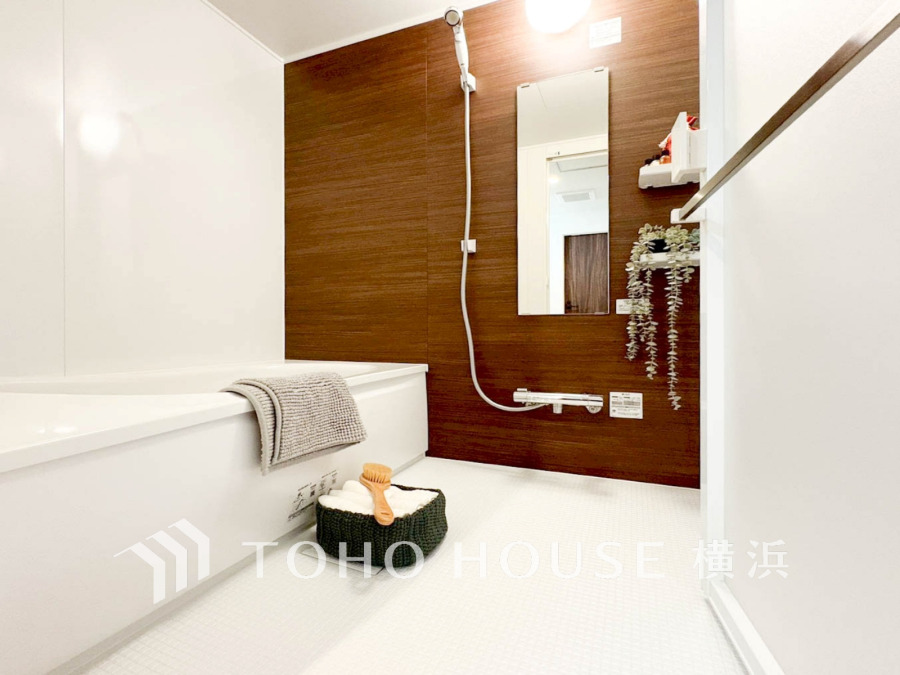 1日の疲れを取り心身を癒すことができる住まいの中のリラクゼーション空間、バスルーム。落ち着いた気分でお過ごし頂けるよう、シックなカラーで上質感を演出しました。