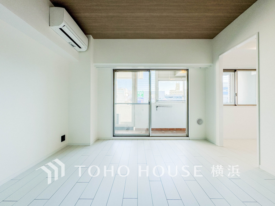 光と風が溢れる開放的なリビングダイニングには自然と家族みんなが集まってきます。明るく穏やかな空気の中で飲んだり、食べたり、笑ったり。