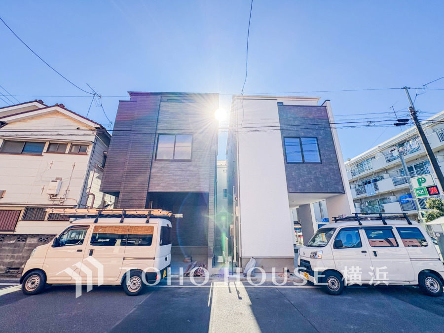 時代の流れに惑わされないシックなカラートーンで街並みに溶け込む外観は、主張し過ぎず、また平凡になり過ぎず絶妙なコントラストで輝きを放ちます。