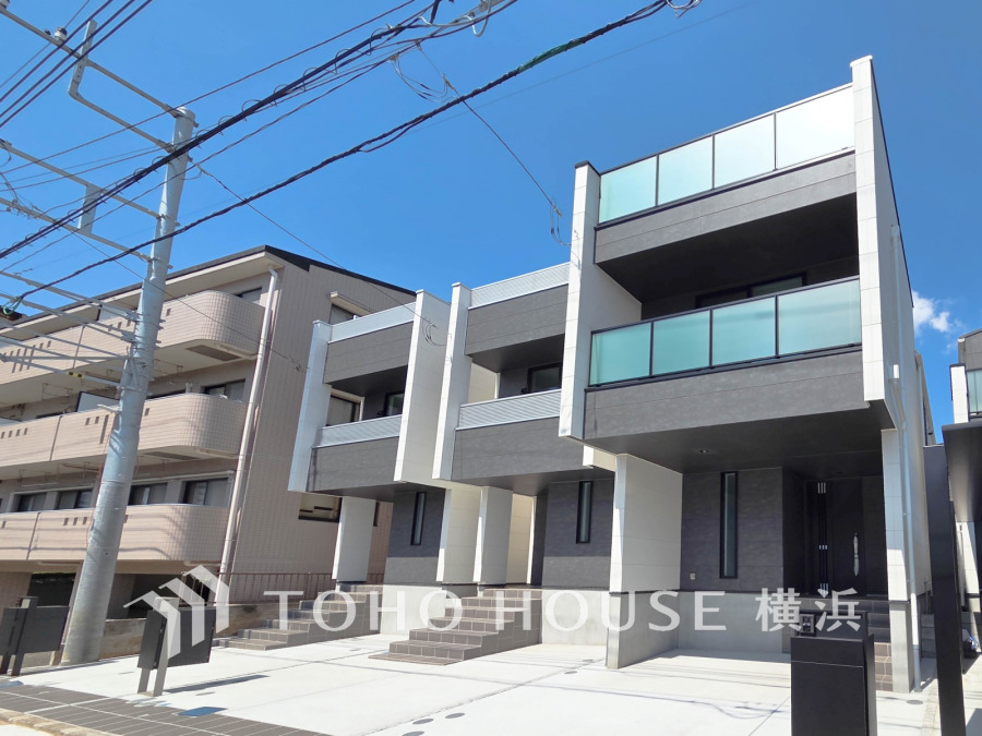 穏やかな風と陽光を導き、プライバシーに配慮された設計プランを採用し、居住性を一段と心地よいものにしています。周辺環境とのコラボレーションにより明るく開放的な空間を演出。